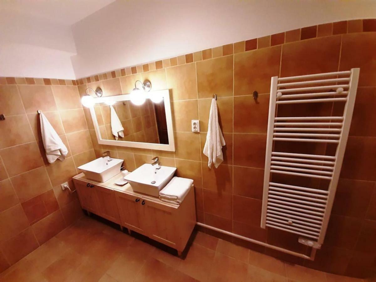 2 Bedroom Apartment Near Heroes Square 布达佩斯 外观 照片